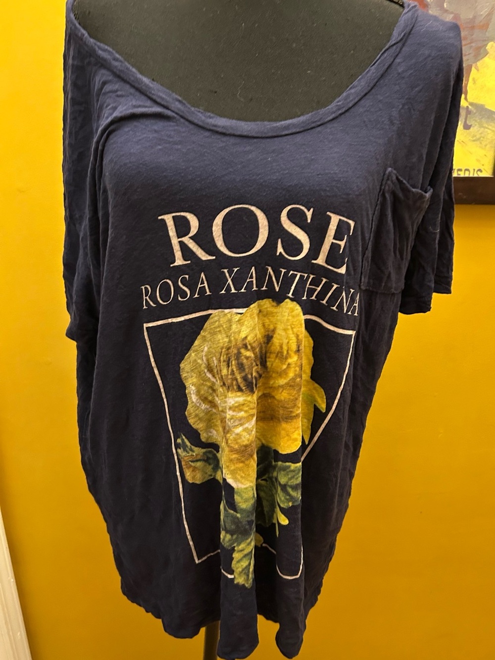 Women’s Yellow Rose Rosa Xanthina Classification Oversized Tee Size Large